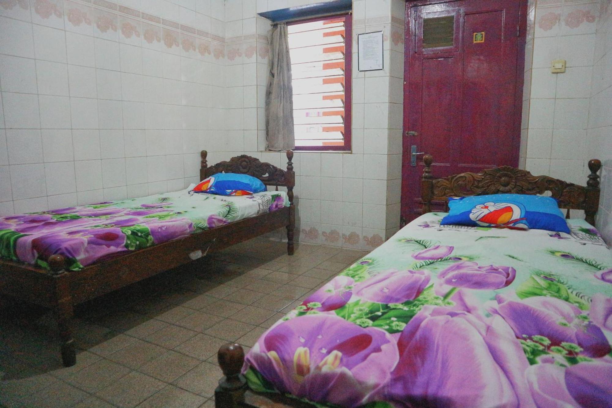 Oyo Life 1972 Aman Family Inn Syariah Ponorogo Exteriér fotografie