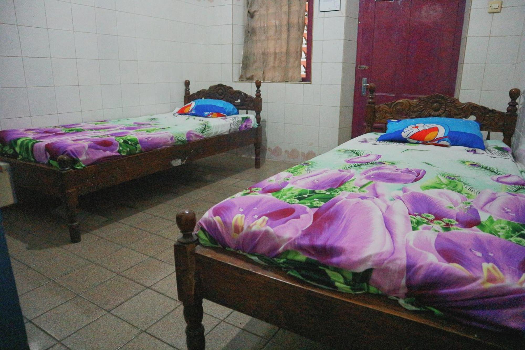 Oyo Life 1972 Aman Family Inn Syariah Ponorogo Exteriér fotografie